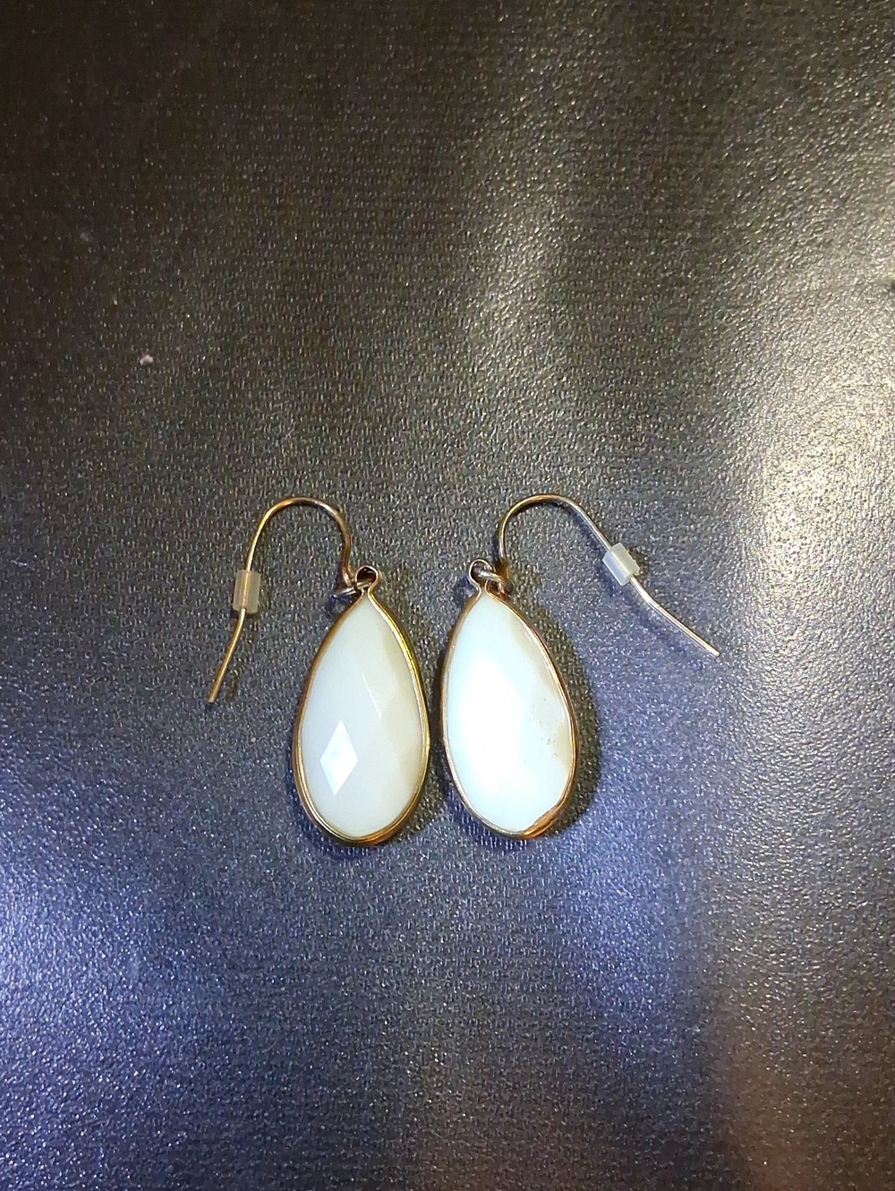 Elegant Vintage White Teardrop Dangle Earrings - Gold Frame